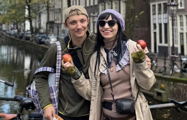 Участник группы "Курган и Агрегат" сыграл свадьбу со всеми украинскими традициями (фото)