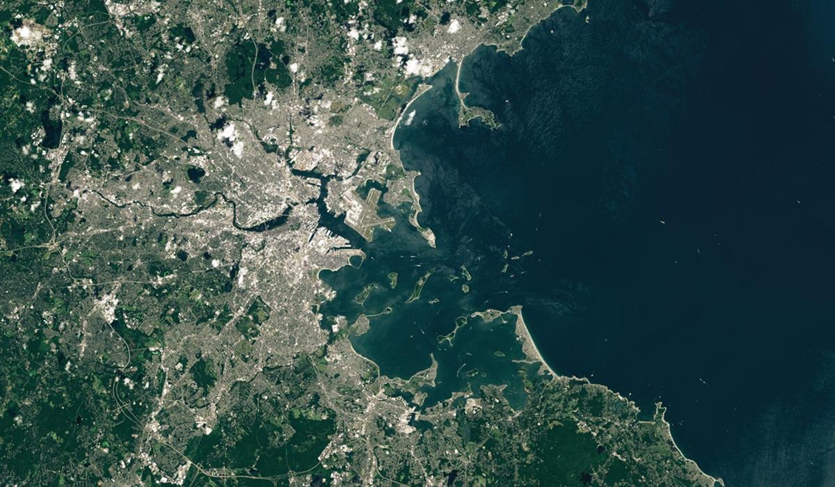 Друмліни в Бостонській гавані частково занурені під воду / фото - NASA Earth Observatory Друмліни в Бостонській гавані частково занурені під воду / фото - NASA Earth Observatory