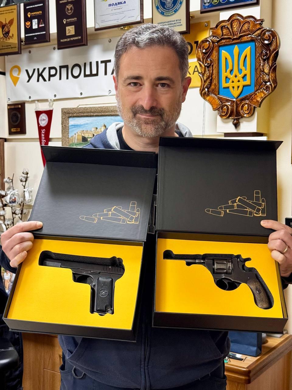 'Укрпошта' виставила на продаж вінтажну зброю 'Укрпошта' виставила на продаж вінтажну зброю