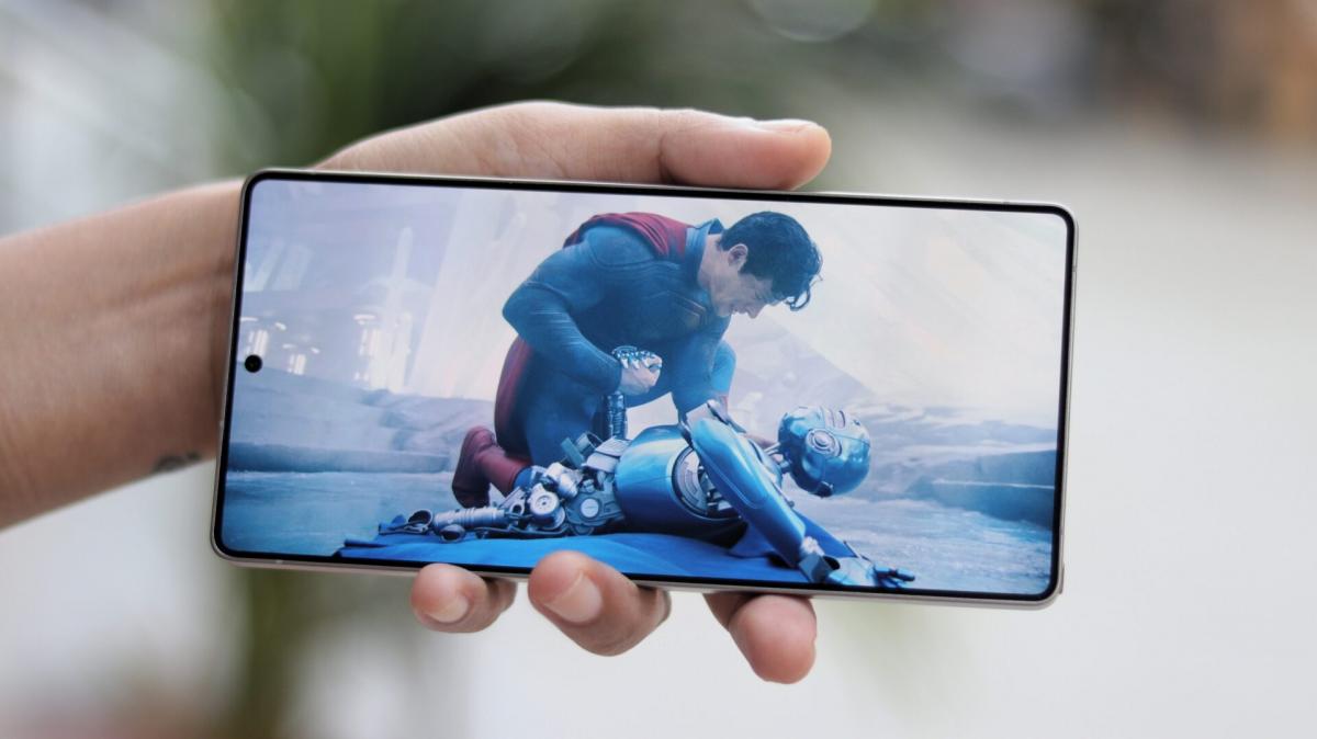 Samsung Galaxy S26 Ultra получит уникальный антишпионский дисплей / фото SamMobile Samsung Galaxy S26 Ultra получит уникальный антишпионский дисплей / фото SamMobile