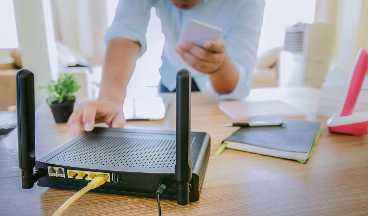 Девушка протестировала 20 способов улучшить работу Wi-Fi: 6 из них реально сработали Девушка протестировала 20 способов улучшить работу Wi-Fi: 6 из них реально сработали
