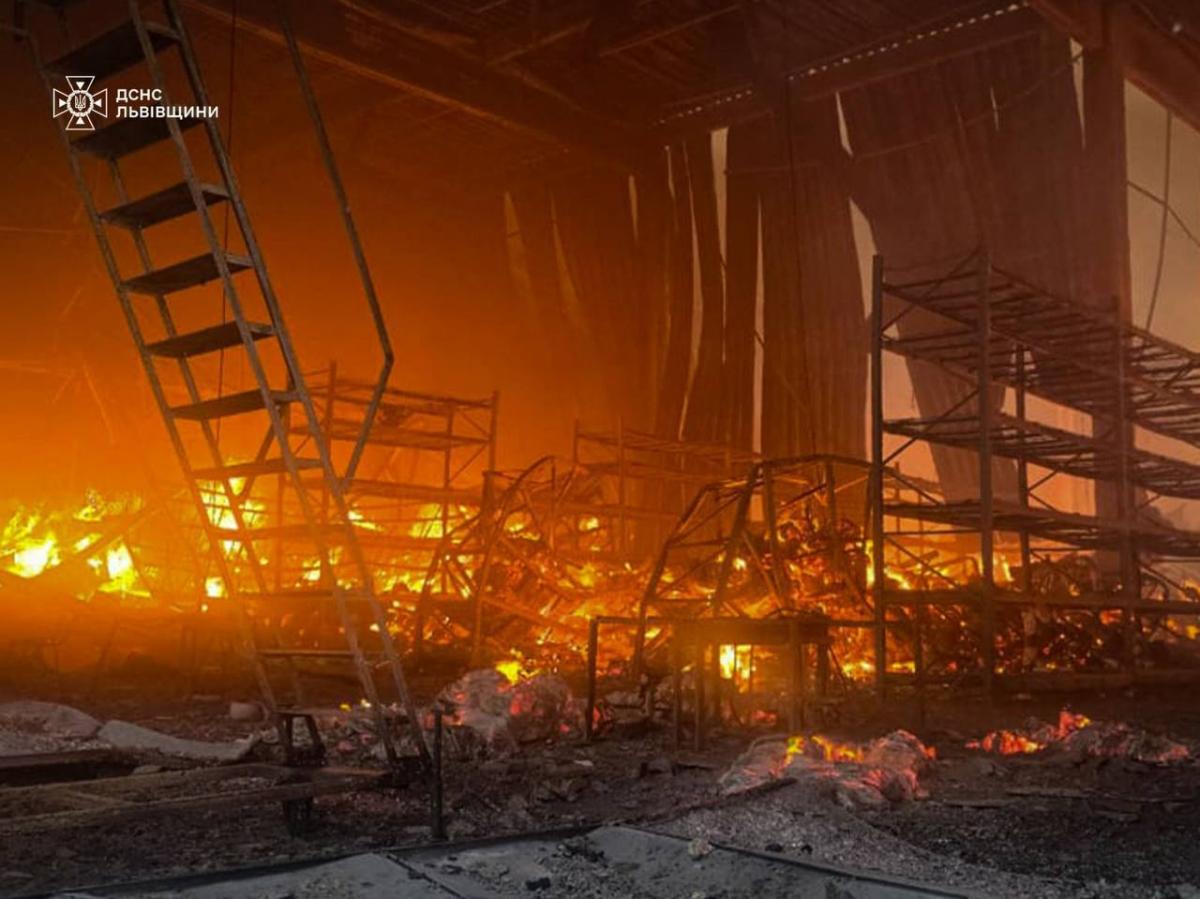 Садовий розкрив деталі атаки на Львівщину / Фото ДСНС Садовий розкрив деталі атаки на Львівщину / Фото ДСНС