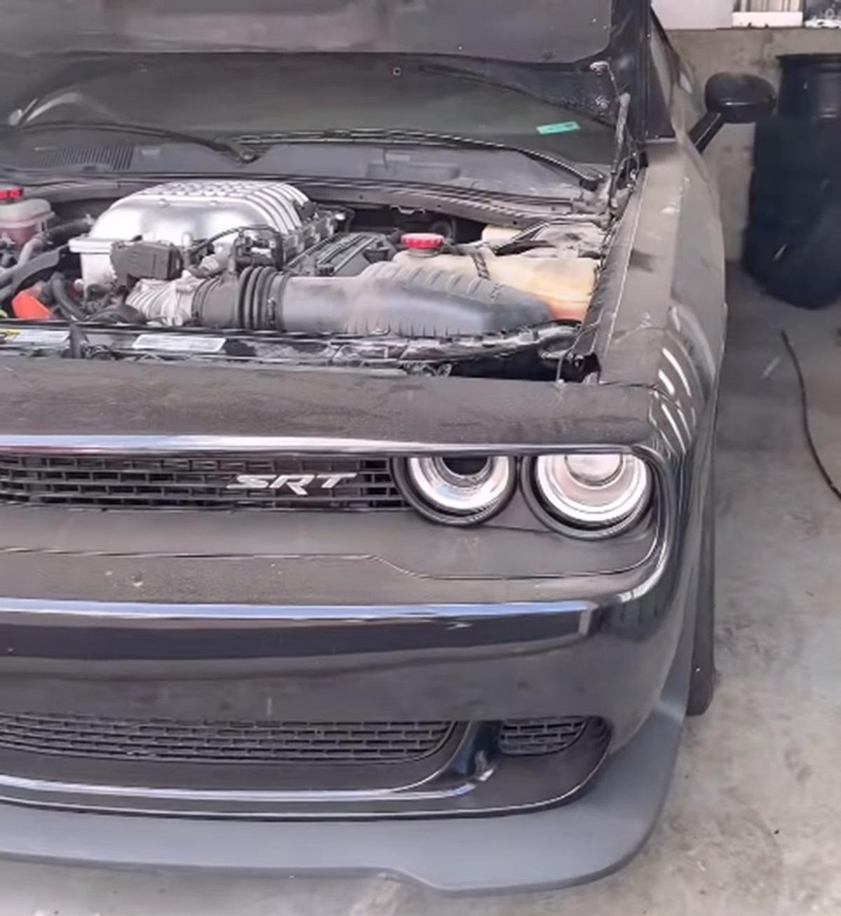 Dodge Challenger Hellcat оснащений дуже потужним двигуном і високо цінується серед любителів американських спорткарів / фото - скріншот Dodge Challenger Hellcat оснащений дуже потужним двигуном і високо цінується серед любителів американських спорткарів / фото - скріншот