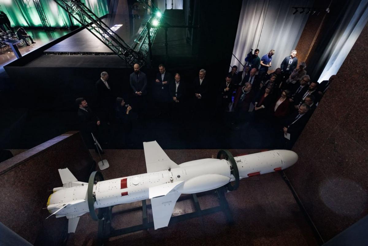 Возможности украинского ОПК позволяют производить различные модификации ракеты "Нептун" / фото Минобороны Возможности украинского ОПК позволяют производить различные модификации ракеты "Нептун" / фото Минобороны