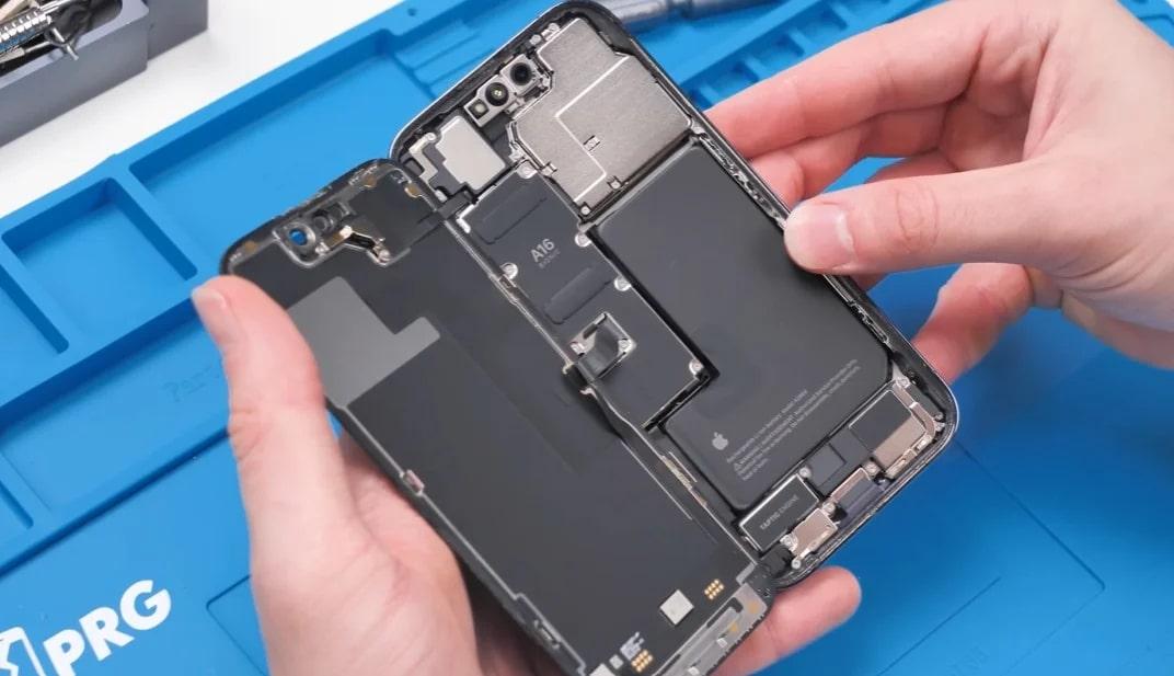 Блогер разобрал Айфоны с Temu / Фото - Phone Repair Guru Блогер разобрал Айфоны с Temu / Фото - Phone Repair Guru
