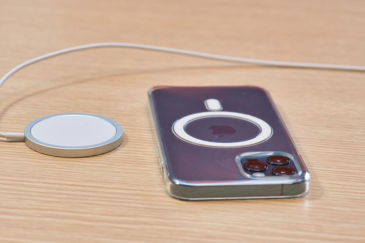 Найважливіший аксесуар для iPhone: що таке Magsafe і для чого він потрібен / фото ua.depositphotos.com Найважливіший аксесуар для iPhone: що таке Magsafe і для чого він потрібен / фото ua.depositphotos.com
