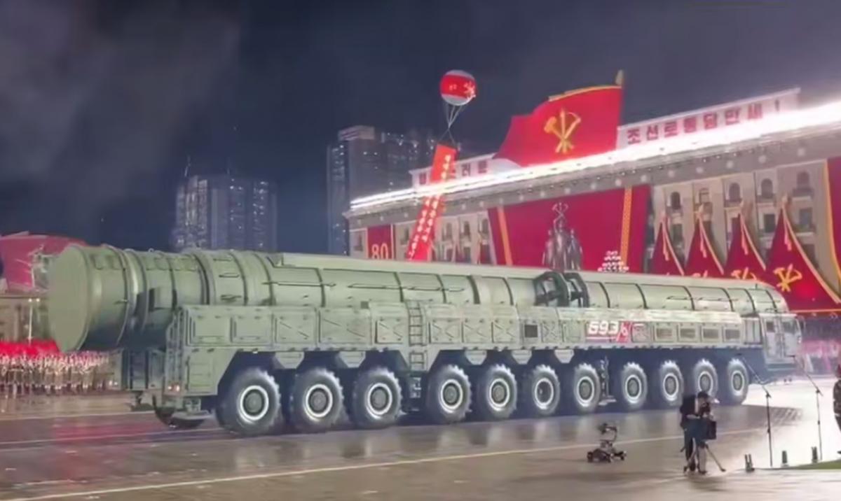 Corea del Nord presenta nuovo missile balistico intercontinentale in grado di colpire gli Stati Uniti