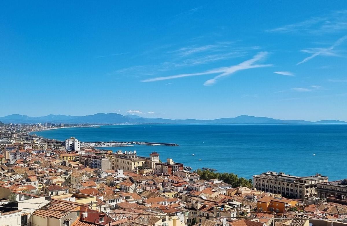 "Стоит увидеть хотя бы раз в жизни": назван городок в Италии с невероятными пейзажами