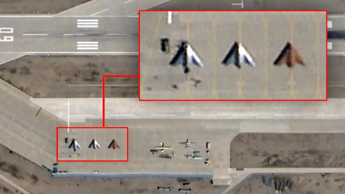 Китай начал эксплуатацию stealth-дронов GJ-11 Sharp Sword: что это за "птички"