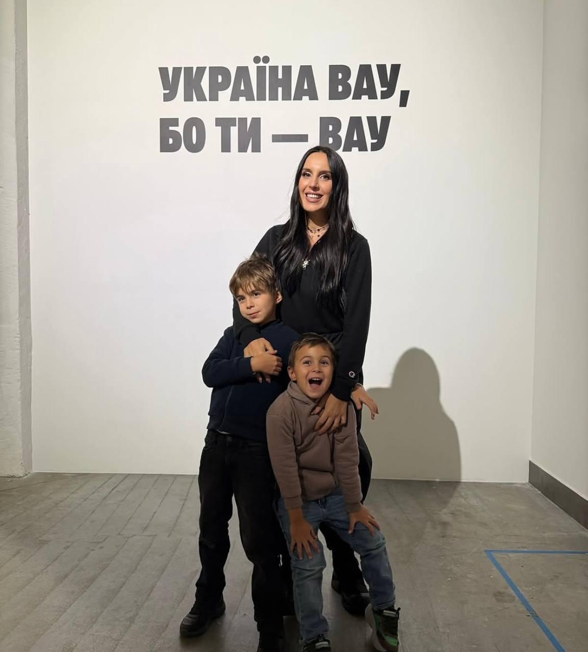 Джамала з синами / фото інстаграм Джамала Джамала з синами / фото інстаграм Джамала