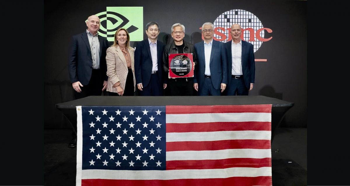 NVIDIA сделала первые чипы Blackwell в США / Фото - NVIDIA NVIDIA сделала первые чипы Blackwell в США / Фото - NVIDIA