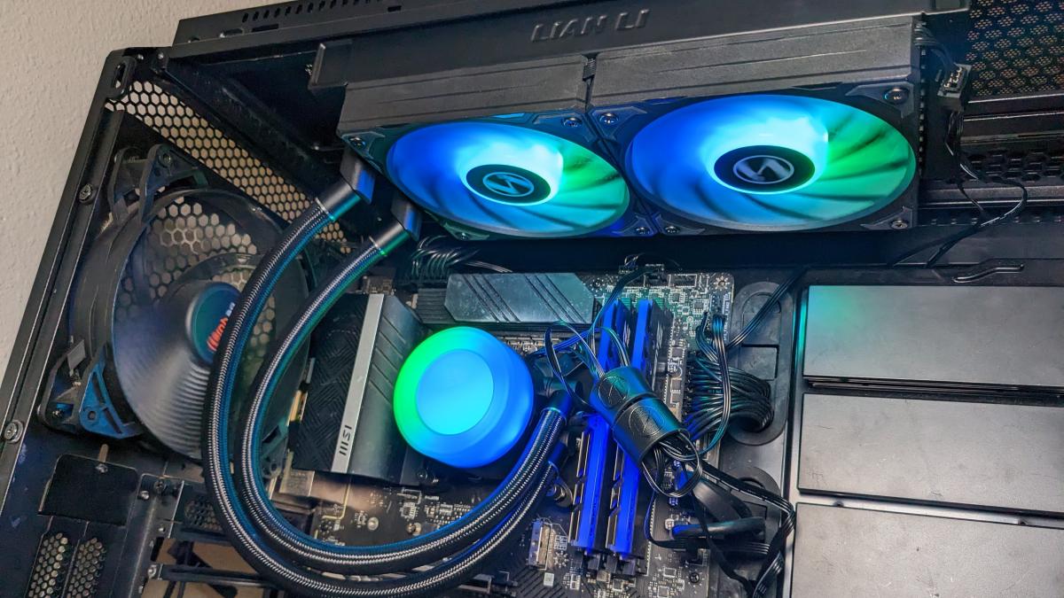 AllAroundPC пограв у Battlefield 6 на екранчику кулера водяного охолодження / Фото - Tom's Hardware AllAroundPC пограв у Battlefield 6 на екранчику кулера водяного охолодження / Фото - Tom's Hardware