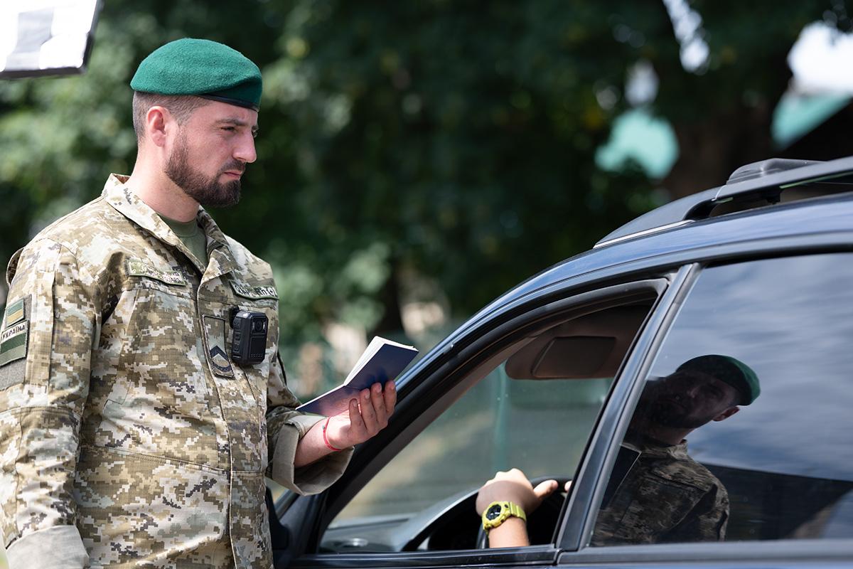 Тепер усі українці можуть перевірити обмеження на виїзд за кордон онлайн, - ДПСУ Тепер усі українці можуть перевірити обмеження на виїзд за кордон онлайн, - ДПСУ