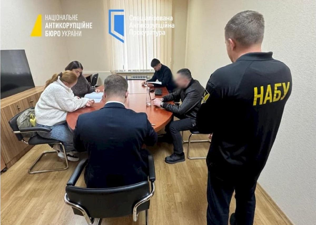 Главу Одесского облсовета и его жену-нардепа подозревают в недостоверном декларировании