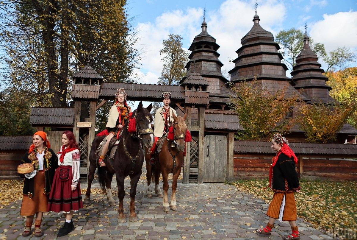 Как празднуют традиционную гуцульскую свадьбу: яркий фоторепортаж из Львова