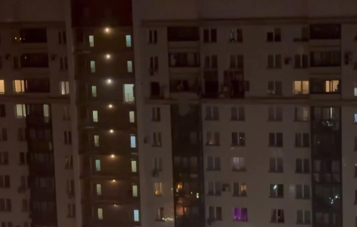 Подмосковье под ударом беспилотников: россияне пожаловались на залет дрона в квартиру