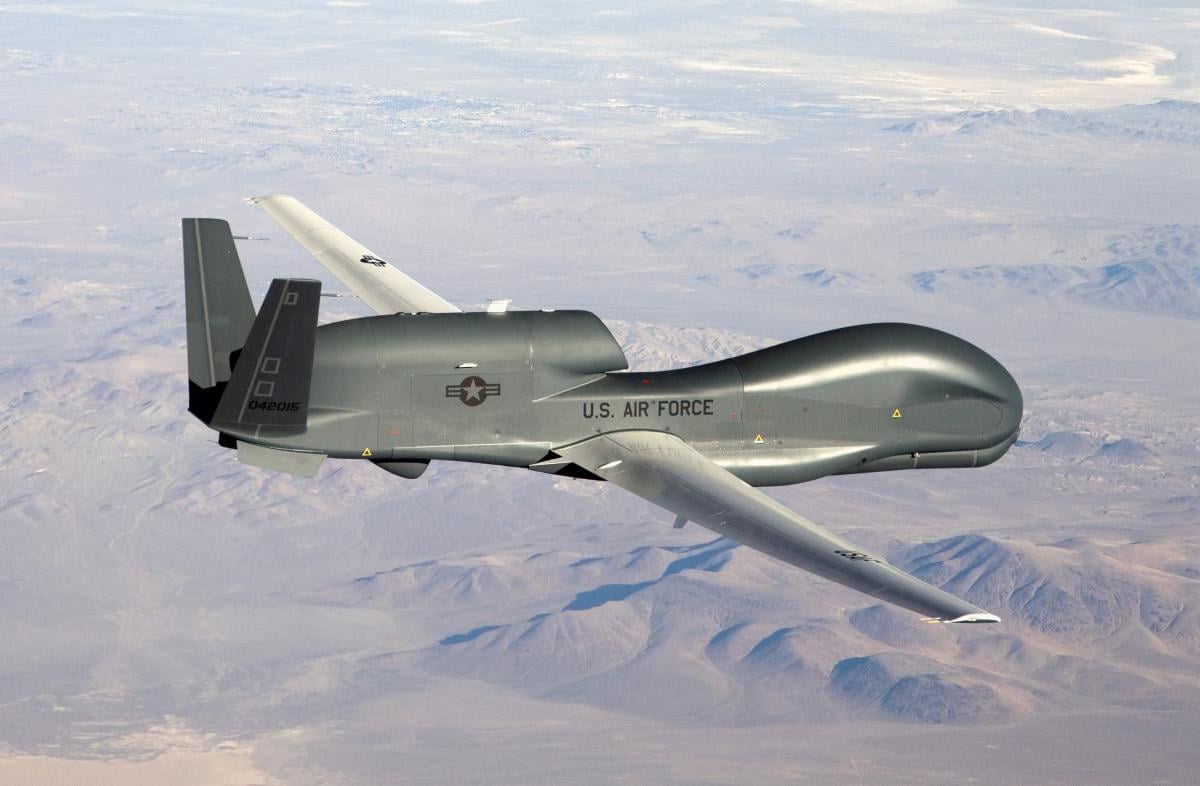 Цим буде займатися американський шпигунський безпілотник Global Hawk. Цим буде займатися американський шпигунський безпілотник Global Hawk.