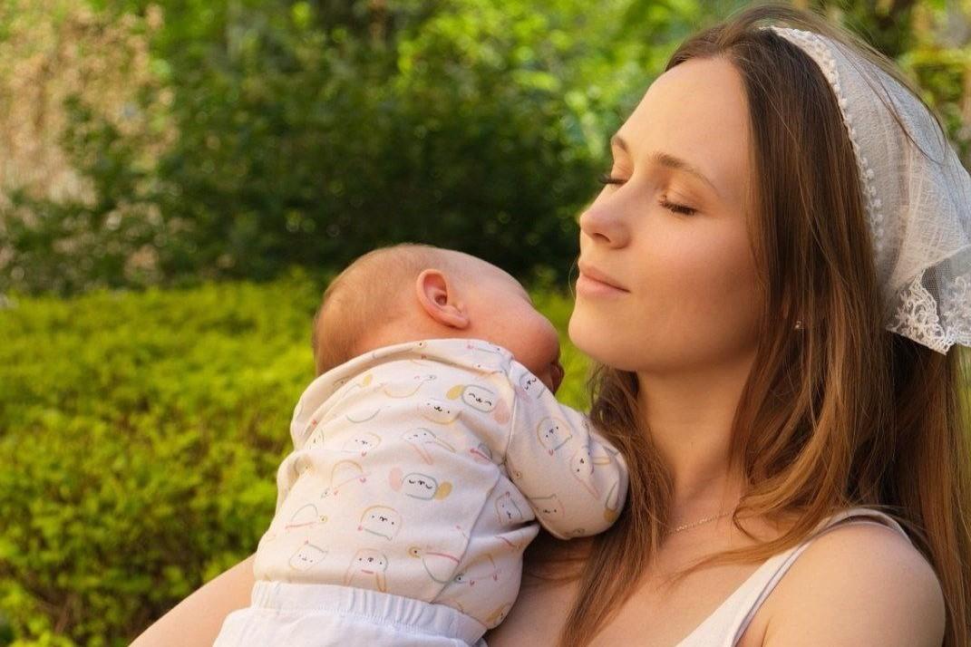 Анна Кошмал пережила ніч у лікарні із 7-місячною донькою/ фото instagram.com/smorkovkina Анна Кошмал пережила ніч у лікарні із 7-місячною донькою/ фото instagram.com/smorkovkina