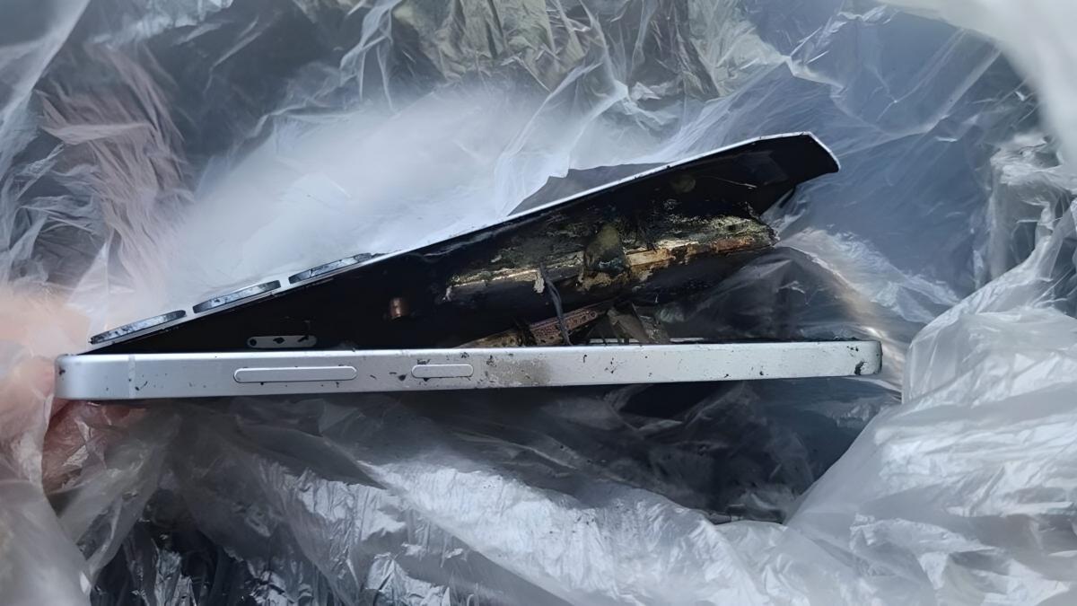 Galaxy S25 Plus загорівся в руках користувача / фото Samsung Community Galaxy S25 Plus загорівся в руках користувача / фото Samsung Community
