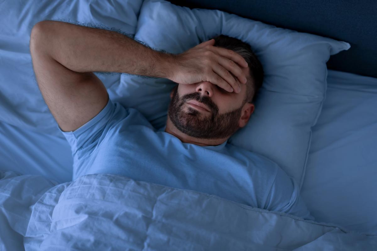 Dormire meglio: 9 prodotti consigliati dai dietologi per superare l'insonnia