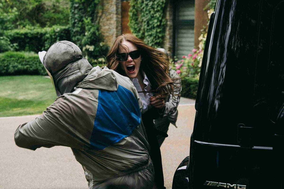 Кадр з фільму "Бугонія" / фото Universal Pictures