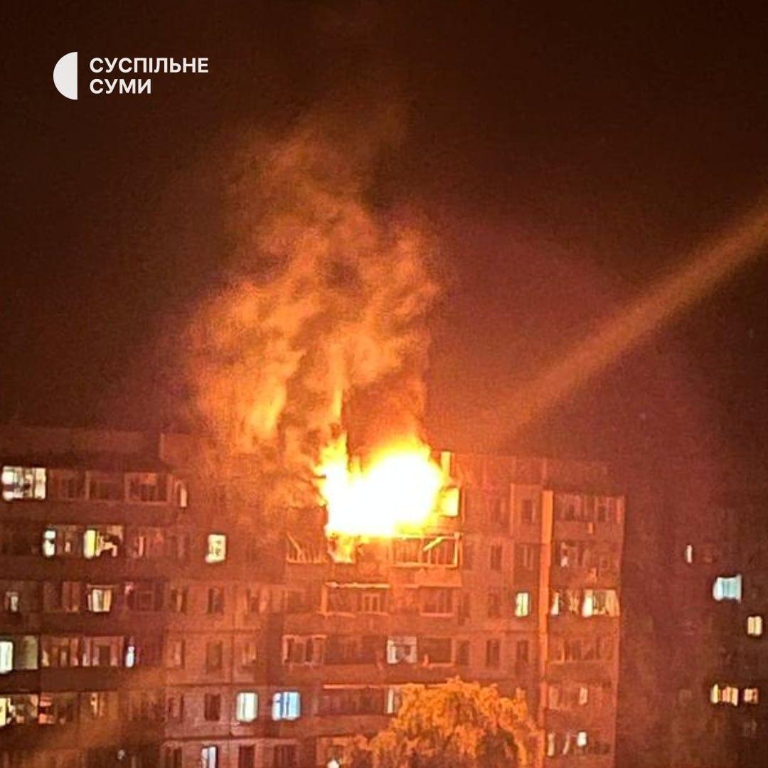 Влучання в Сумах в багатоповерхівку / Фото: t.me/suspilnesumy Влучання в Сумах в багатоповерхівку / Фото: t.me/suspilnesumy