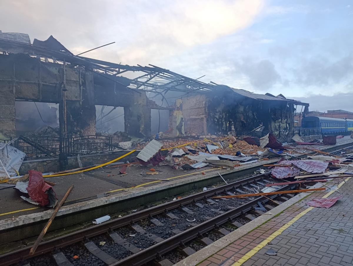 Наслідки ударів / фото @OleksiiKuleba Наслідки ударів / фото @OleksiiKuleba