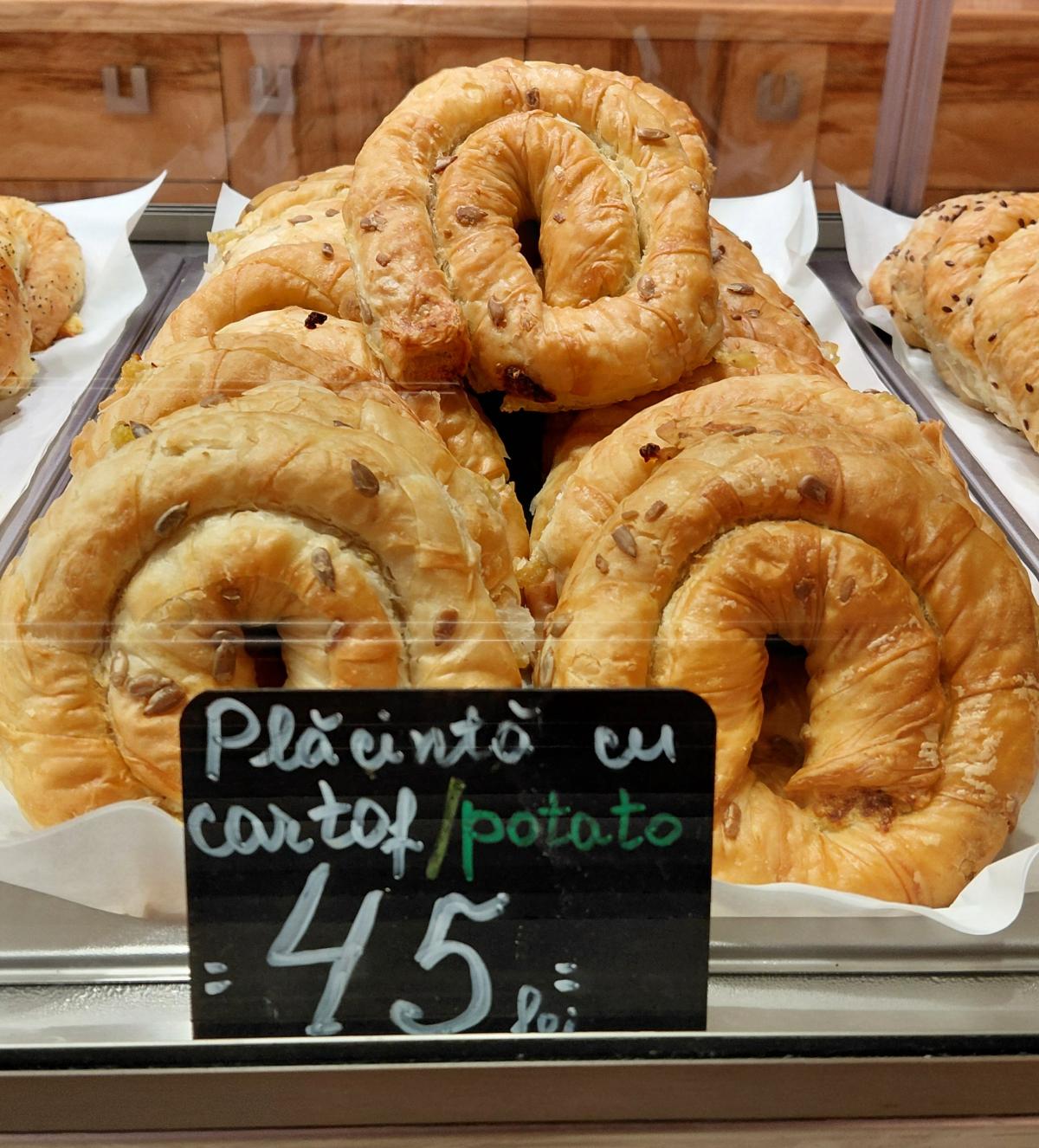 Еда в аэропорту Кишинева недорогая, но довольно простая / фото Марина Григоренко Еда в аэропорту Кишинева недорогая, но довольно простая / фото Марина Григоренко