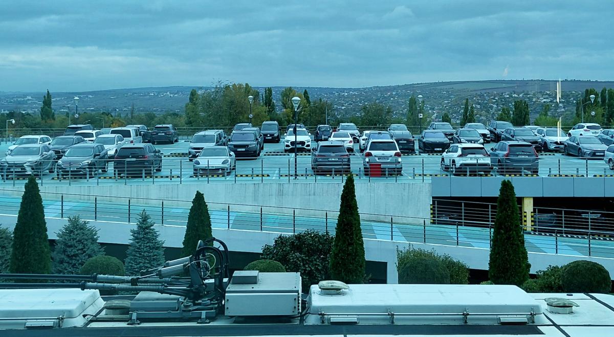 Ночью в аэропорту Кишинева может быть трудно найти место / фото Марина Григоренко Ночью в аэропорту Кишинева может быть трудно найти место / фото Марина Григоренко