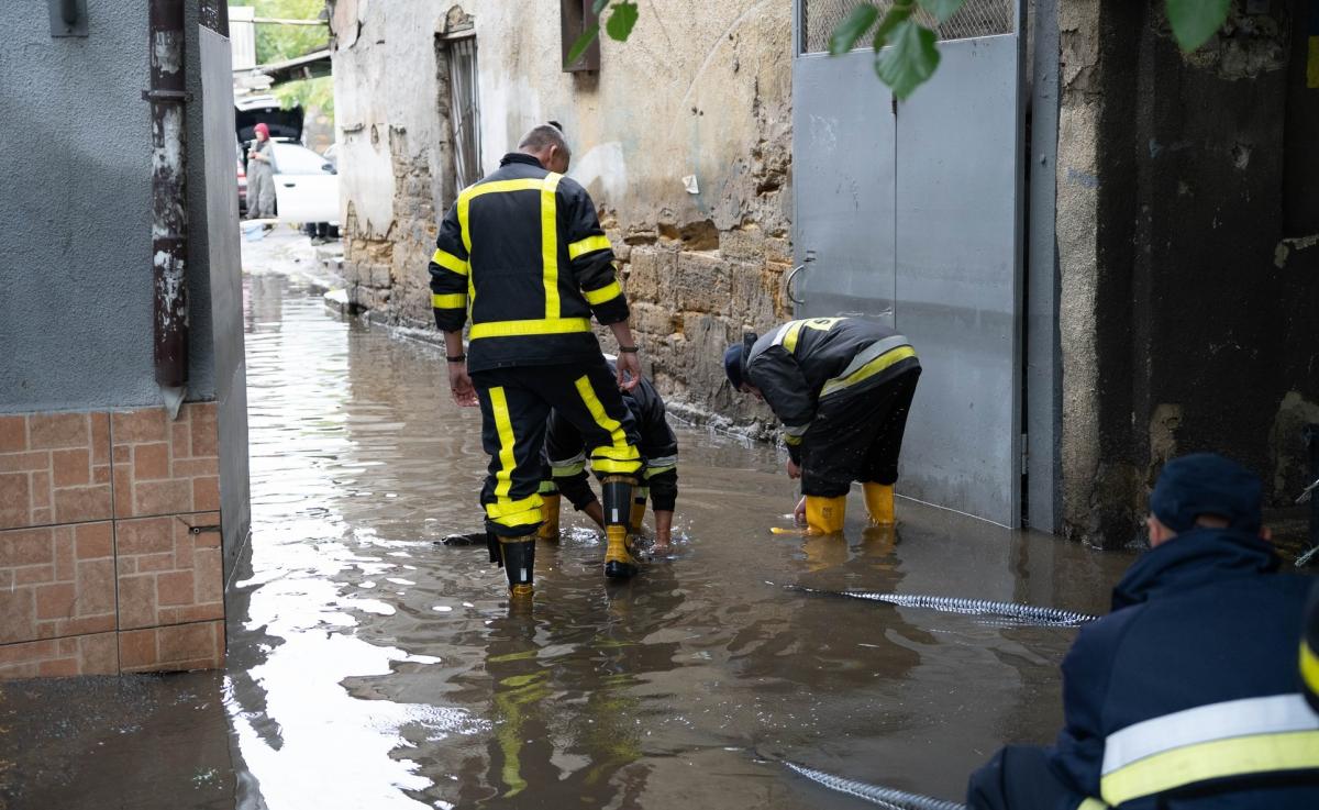 Tragedia a Odessa: forte pioggia causa morti e arresti, le autorità indagano per stabilire le cause e garantire la sicurezza pubblica
