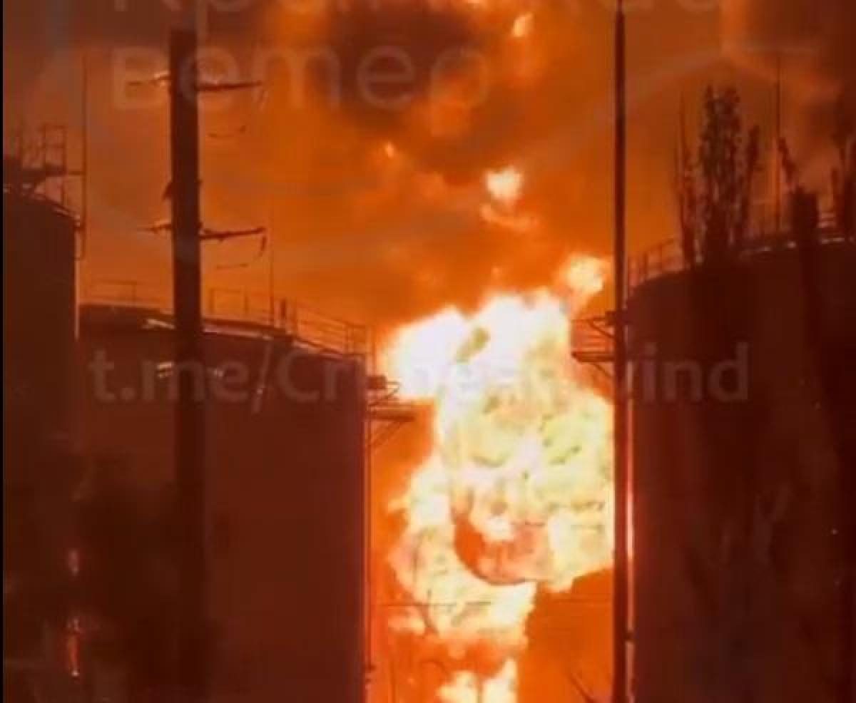 В оккупированной Феодосии уже выведена из строя треть резервуаров с топливом: эксперт озвучил последствия