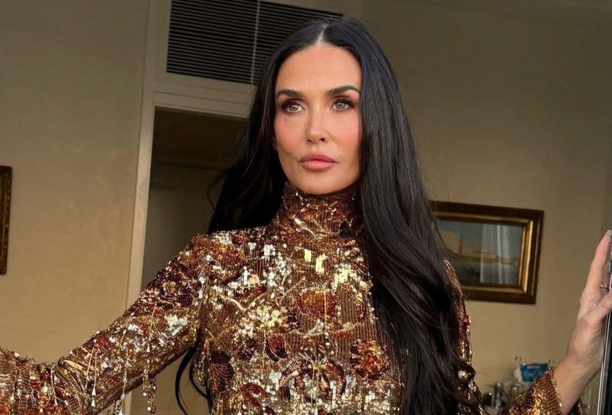 Деми Мур удивила сменой имиджа: она вернулась к культовой прическе 90-х