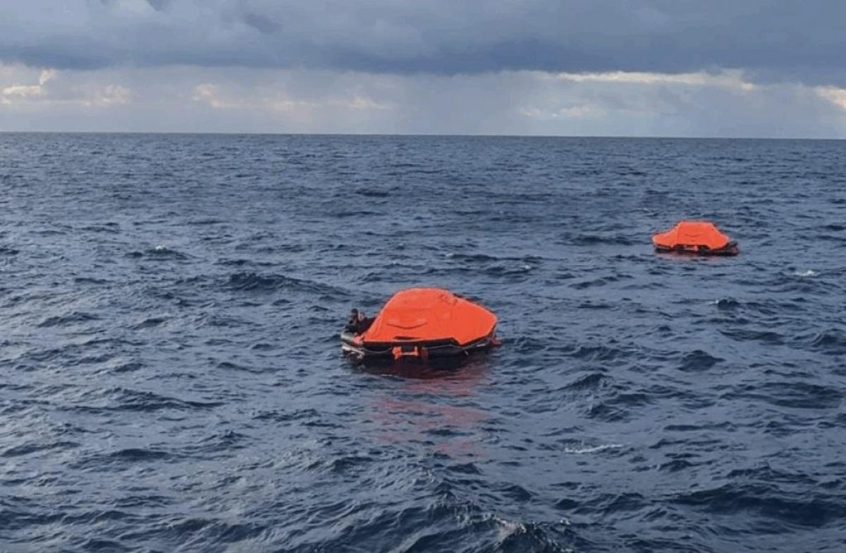 В Черном море затонуло грузовое судно: спасен украинский экипаж