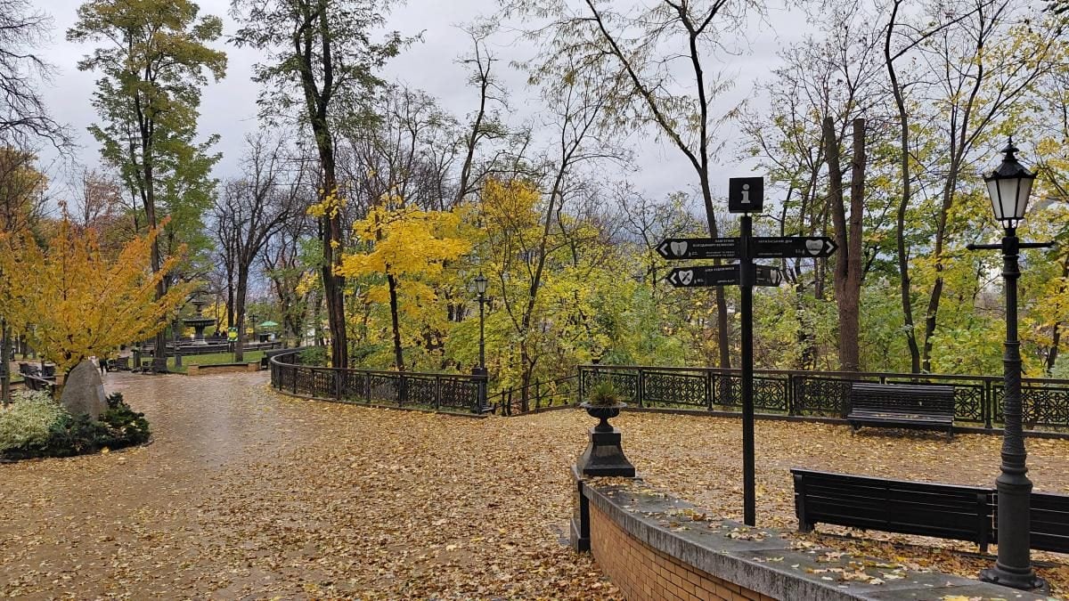 Фото Осенняя прогулка на Владимирской горке в Киеве 27 октября 2025