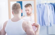 Как понять, что перед вами нарцисс: психологи назвали 10 вещей, которые носят такие люди