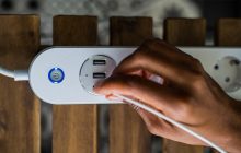 Які прилади треба вимикати з розетки, виходячи з дому: через них ви платите на 30% більше