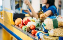 Скільки харчів можна купити на 100 доларів в Україні у жовтні: експеримент УНІАН