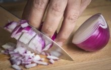 Наука дала відповідь, як порізати цибулю без сліз