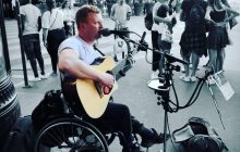 У Києві чоловік принизив музиканта з інвалідністю: відео розлетілося мережею