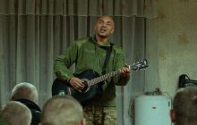 "Приказ - работать с гитарой": лидер группы The Вйо откровенно рассказал о своей службе