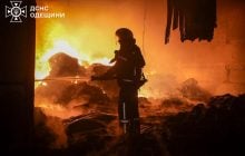 В пригороде Одессы из-за попадания дронов РФ вспыхнул масштабный пожар (фото)