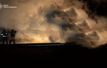 Окупанти атакували інфраструктурний об'єкт у Чернігові: сталася масштабна пожежа (фото)