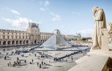 В Париже ограбили Лувр: украдены драгоценности Наполеона