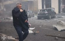 Генерал-майор ГСЧС спасал детей в атакованном детсаду Харькова: фото завирусилось в сети