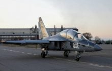 Несе бомби і ракети: росіяни виготовили ще один Як-130М (фото, відео)