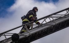 РФ атакувала Харків авіабомбами, поціливши по підприємству та автобазі