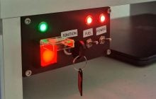 Энтузиасту стало скучно и теперь его ПК запускается с приборной панели, как на истребителе