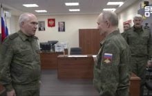 Путін вбрався у військову форму і приїхав послухати звіт про війну в Україні (відео)