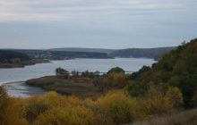После удара по дамбе начало вытекать водохранилище в России, - СМИ (видео)