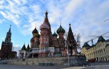 Столицу России атакуют беспилотники: в СМИ сообщают о взрывах